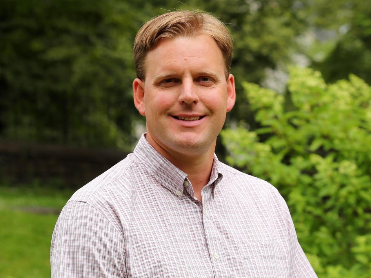 Dr. Lukas Swan